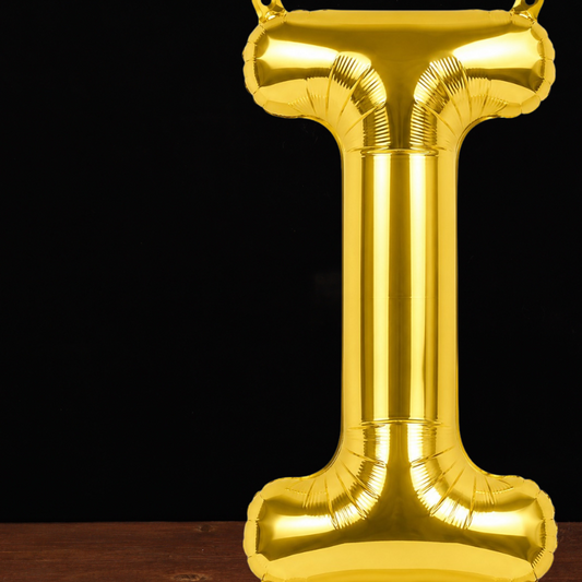 Close view of the giant gold letter I foil balloon