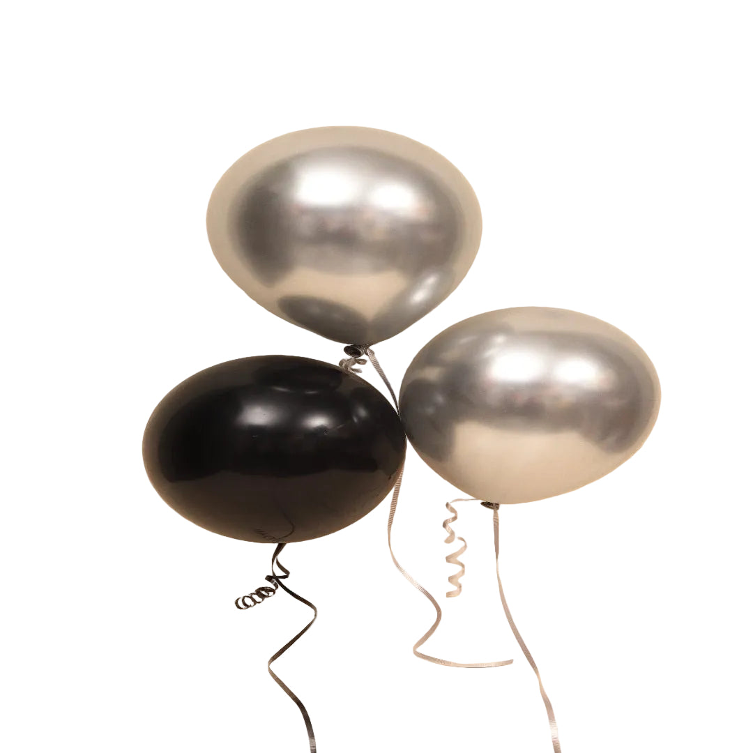 This stylish Silver and Black helium balloon combination is perfect for a chic and modern celebration. Whether it’s a birthday, anniversary, or a surprise gesture, it stays afloat for approximately four hours — adding sophistication to any setup.
Complete your gift or floral arrangement with this elegant duo — delivered fast across Dubai.