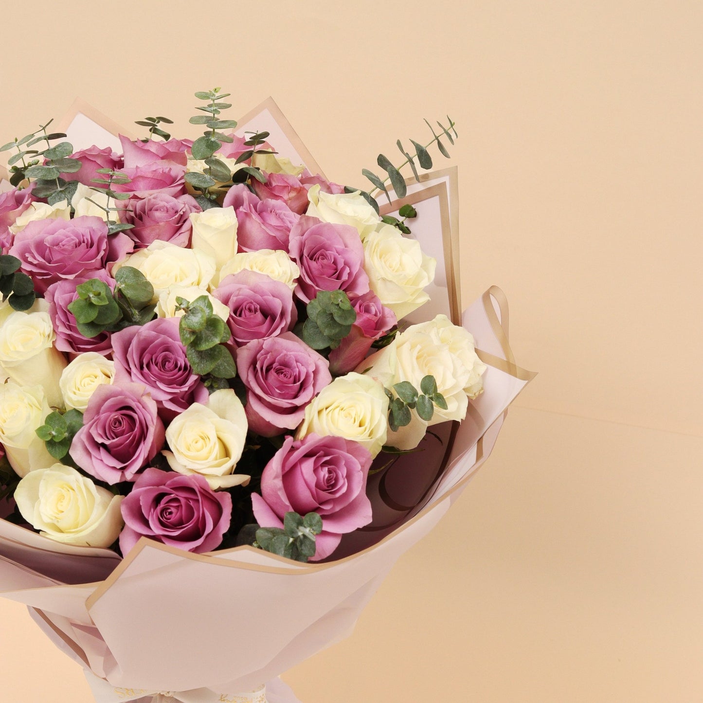 همسة ليلك | Lilac Whisper – White & Purple Roses - Flowers On The Way