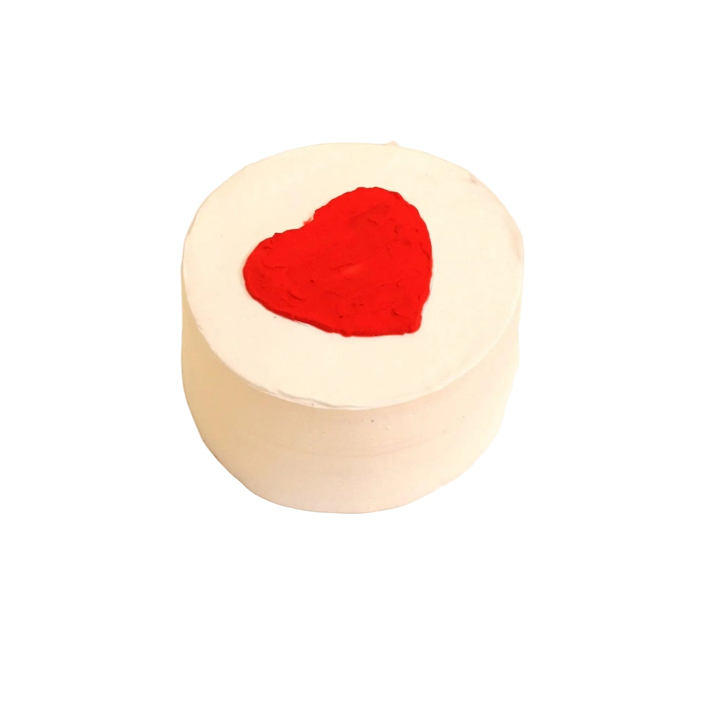 A600 g heart-shaped bento cake frosted in smooth white icing and topped with a red heart design — a sweet, minimalist expression of love. Perfect for romantic occasions, anniversaries, or a spontaneous heartfelt surprise.
