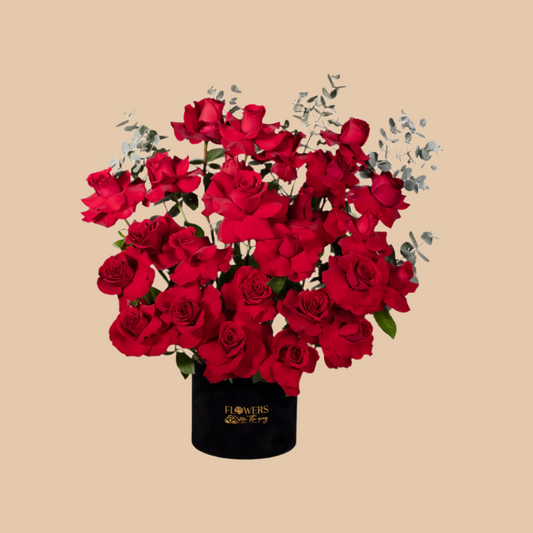 
Where bold meets romantic — Luxe Black Box with Free Red Rose Design (Haybat Al-Eshq) features a premium black box filled with passionately arranged red roses in a free, flowing style. Artistic, elegant, and emotional — the perfect gift for heartfelt occasions or luxury romantic gestures. Available with fast flower delivery in Dubai.


