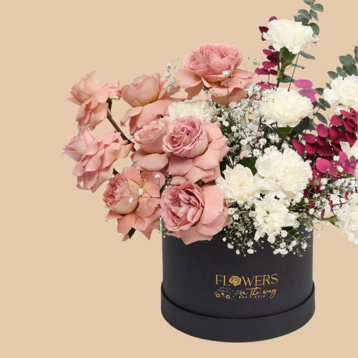 أناقة الكابتشينو | Cappuccino Charm – Black Box Arrangement - Flowers On The Way