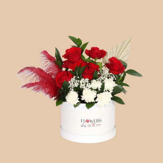 بوكس الرومانسية البيضاء | White Romance Box - Flowers On The Way