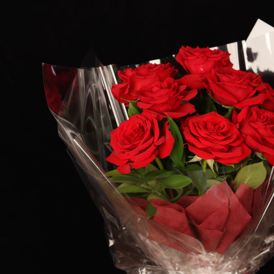 Scarlet Love Affair – alternate view, Valentine's Day flower delivery Dubai