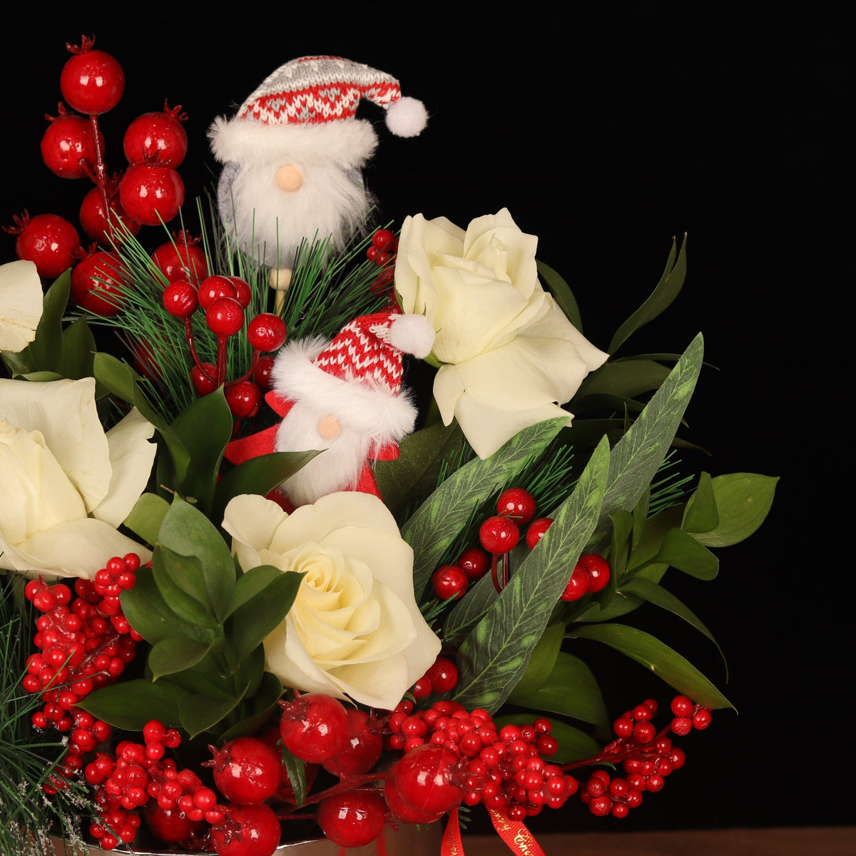 Enchanted Santa - close-up of white roses, mini Santas and red berries, Christmas flower box Dubai