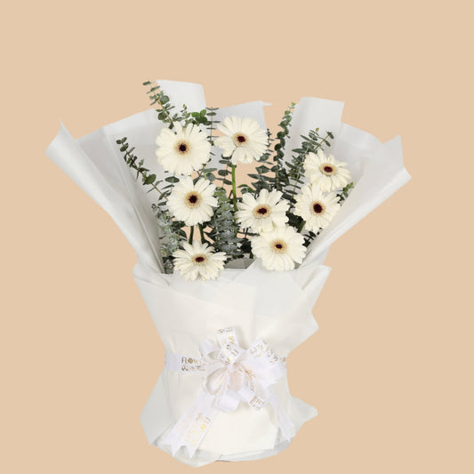 همسة نقاء | Whisper of Purity – White Gerbera Bouquet - Flowers On The Way