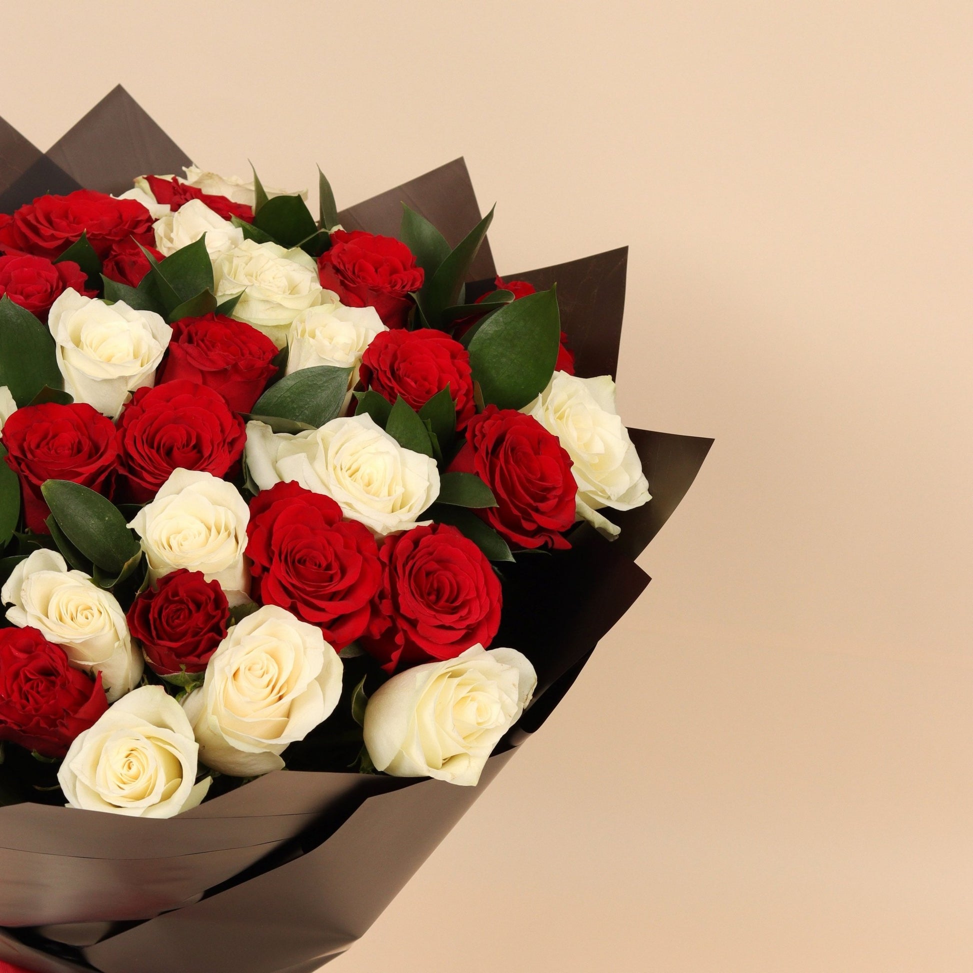 كلاسيك الحب | Classic Love – 50 Roses - Flowers On The Way