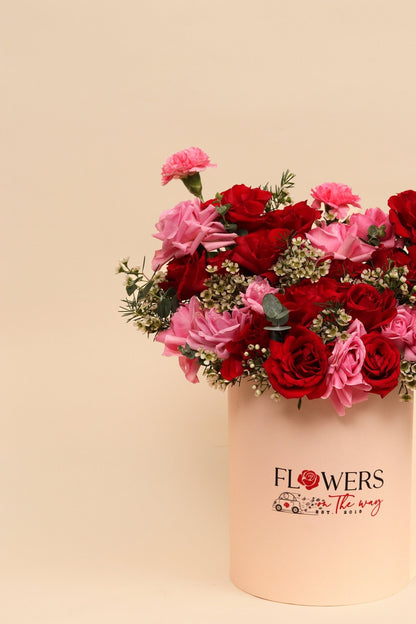 لحظة حب | Moment of Love - Flowers On The Way