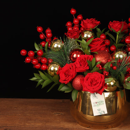Majestic Gold Arrangement - close-up of red roses, red berries and ornaments, Christmas flowers Dubai