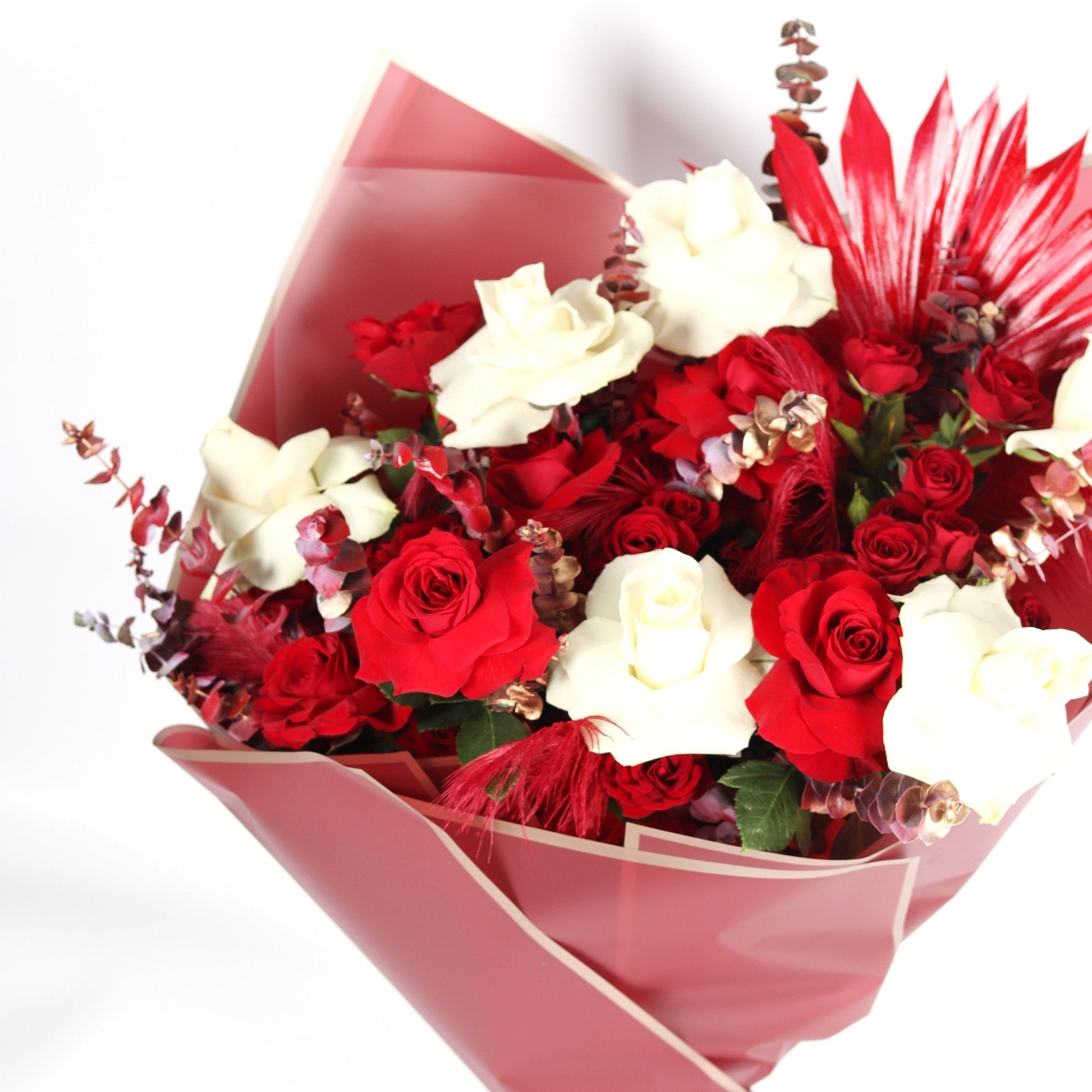 "نبض الحب" "Heartbeat Bouquet" - Flowers On The Way