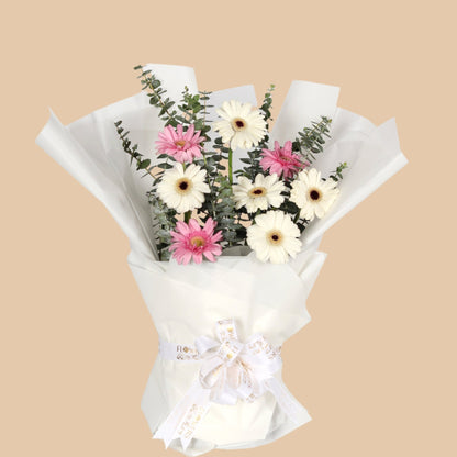رقّة الزهور | Petal Grace – Pink & White Gerbera Bouquet - Flowers On The Way