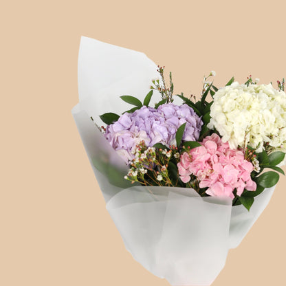 "رُقي الهدرنجا – بوكيه هدرنجا أبيض وبنفسجي" "Hydrangea Elegance – White & Purple Bouquet" - Flowers On The Way