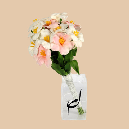 "رومانسية التوليب – مسكة عروس توليب أبيض وزهري صناعية" "Romantic Tulips – White & Pink Artificial Bridal Bouquet" - Flowers On The Way