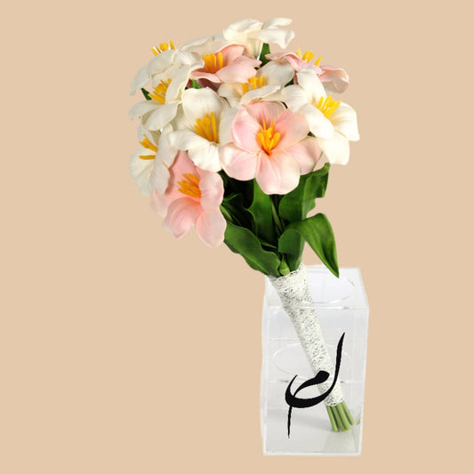 "رومانسية التوليب – مسكة عروس توليب أبيض وزهري صناعية" "Romantic Tulips – White & Pink Artificial Bridal Bouquet" - Flowers On The Way